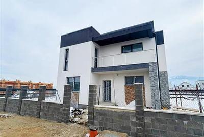 Casă individuală cu 4 camere cu Canalizare în Cristian - 3