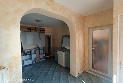 Apartament cu 3 camere si spatiu comercial de vanzare in Reghin str. Fagarașului - 5