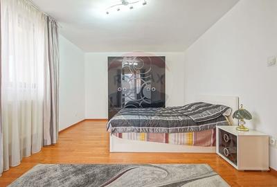 Casă cu 7 camere cu Teren 1167 Mp în Tractorul - 20