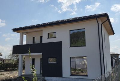 Casă cu 4 camere în Sânpetru