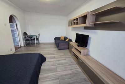 Trapezului, chiar la metrou 1 Decembrie 1918,, bloc mixt, reabilitat - 5