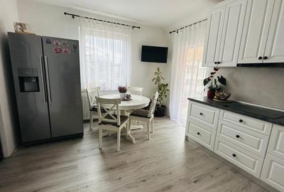 Casă cu 4 camere cu Teren 386 Mp în Central - 2