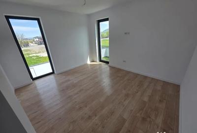 Casă cu 4 camere cu Teren 429 Mp în Cristian - 8