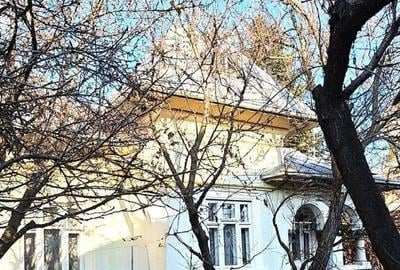 Casă cu 8 camere cu Canalizare în Est - 4