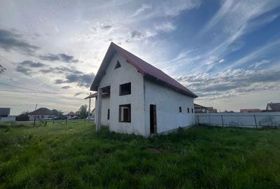 Casă cu 5 camere în Colonia Mică - 1