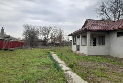 Casă cu 4 camere cu Teren 1055 Mp în Tufești - 8