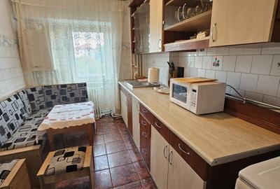 Bdul Independentei UMF, apartament 3 camere, model spatios, 600euro/luna - 2