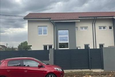 Duplex cu 4 camere cu Canalizare în Dumbrăvița - 1