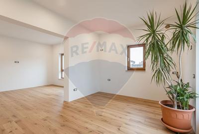 Duplex cu 3 camere cu Teren 325 Mp în Sânmihaiu Român - 16