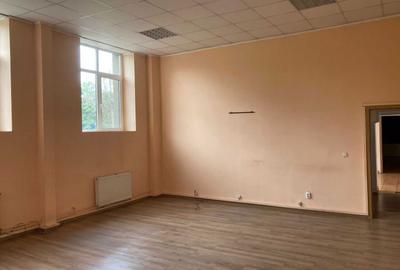 Spațiu comercial, de 222 mp, în Central - 3