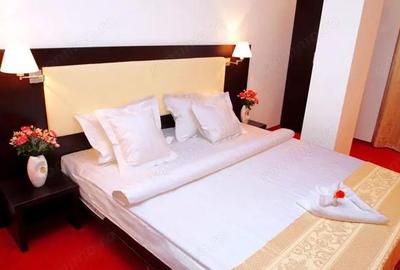 Spațiu comercial, de 600 mp, în Central - 8