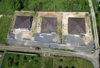 Casă cu 6 camere cu Teren 892 Mp în Est - 16