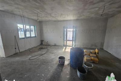 Casă cu 4 camere cu Teren 464 Mp în Joița - 2