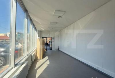 Spațiu comercial, de 43 mp, în Central - 3