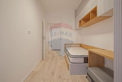Apartament cu 3 camere semidecomandat, mobilat în Tractorul - 10