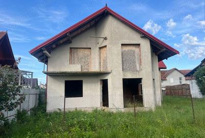Casă cu 5 camere în Colonia Mică - 1