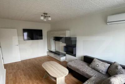 Apartament cu 3 camere, 64 mp, zona Podul De Fier - 1