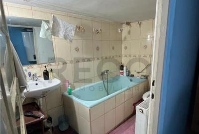 Casă cu 4 camere cu Teren 1439 Mp în Sălard - 7