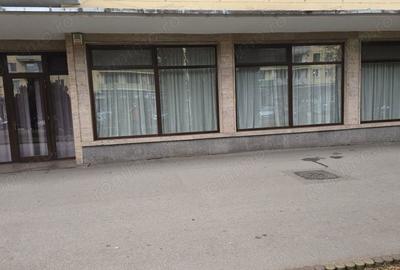 Spațiu comercial, de 120 mp, în Central - 17