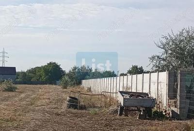 Teren de 1000 mp, în Costi