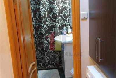 Apartament cu 3 camere decomandat în Republicii