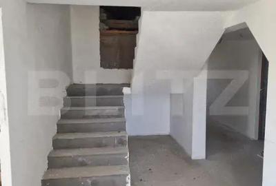 Casă cu 4 camere cu Teren 5600 Mp în Central - 6