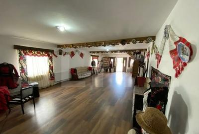 Casă cu 7 camere cu Teren 1800 Mp în Central - 9