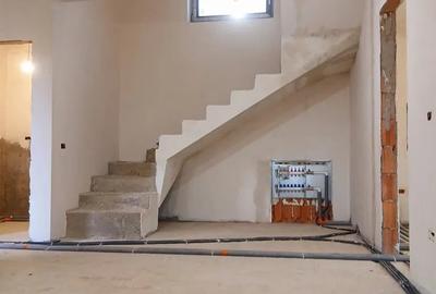 Casă cu 4 camere cu Canalizare în Central - 6