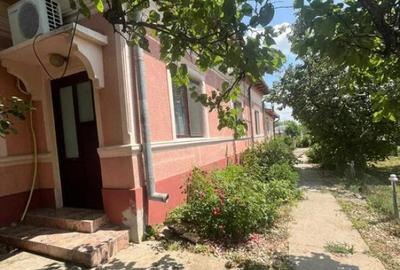 Casa de Locuit cu Teren si Curte Mare Tiganesti, Teleorman - 2