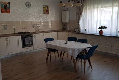 Casă cu 4 camere cu Canalizare în Central - 7