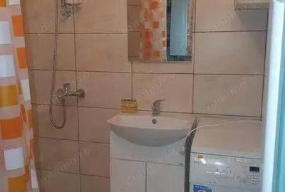 Garsonieră decomandată în UMT