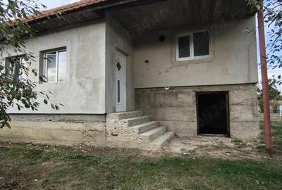 Casă cu 5 camere cu Teren 4316 Mp în Telești - 3