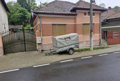 Casă individuală cu 6 camere în Cugir