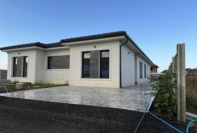 Duplex cu 5 camere în Remetea Mare