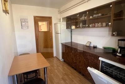 Apartament cu 3 camere, decomandat, centrala termica, Electroputere Mall - 9