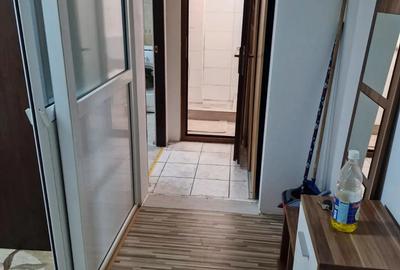 Inchiriez garsoniera - 2