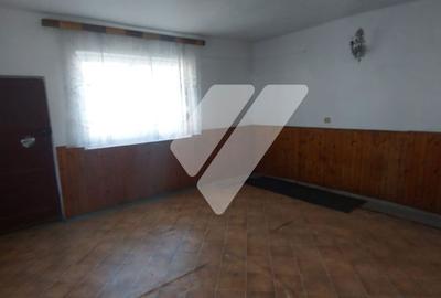 Casă cu 6 camere cu Teren 2109 Mp în Slimnic - 3