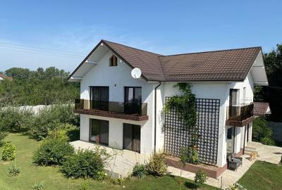 Casă cu 10 camere cu Teren 1140 Mp în Bascov - 2