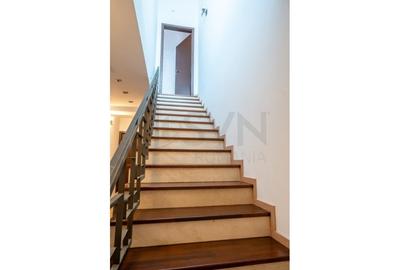 Casă individuală cu 8 camere cu Canalizare în Apărătorii Patriei - 11