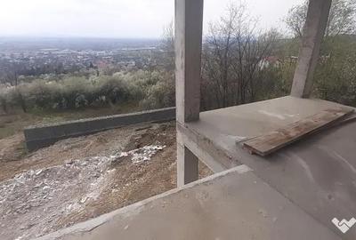 Casă cu 4 camere cu Teren 550 Mp în Central - 2