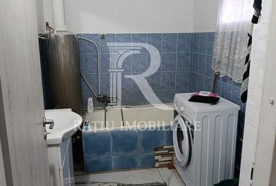 Casă cu 6 camere cu Teren 2300 Mp în Pomezeu - 3
