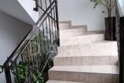 Casă cu 7 camere cu Teren 400 Mp în Central - 10