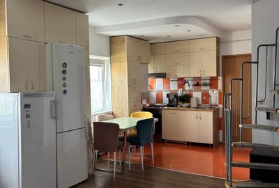 Apartament cu 3 camere decomandat, mobilat în Central - 1