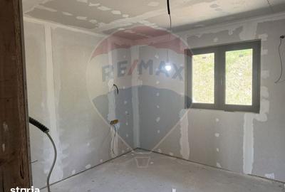 Casă cu 4 camere cu Teren 1109 Mp în Bonț - 8