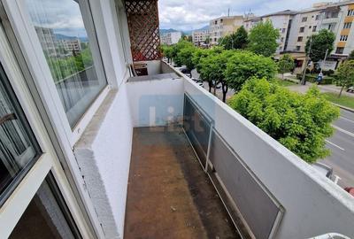 Apartament cu 2 camere semidecomandat, mobilat în Progresul - 12