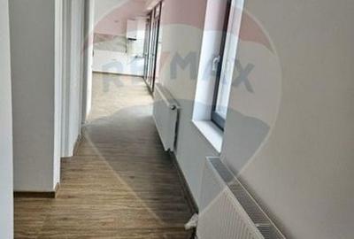 Casă cu 4 camere cu Teren 198 Mp în Tei - 2