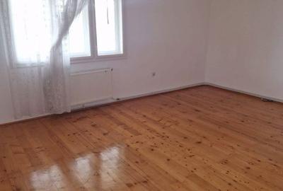 Casă cu 4 camere în Central - 2