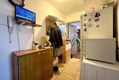 Apartament cu 3 camere semidecomandat, mobilat în Central