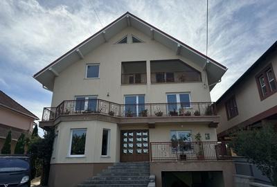 Casă cu 4 camere în Ipotești - 1