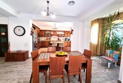 Chitila langa Lacul cu Nuferi si Padure Chitila langa Lacul cu Nuferi si Padure - 4